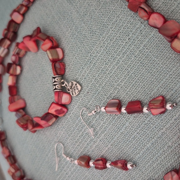 Parrot &Pink Mother Of Pearl 3 Piece Necklace, Braclet, Earring Set - Picture 7 of 8
